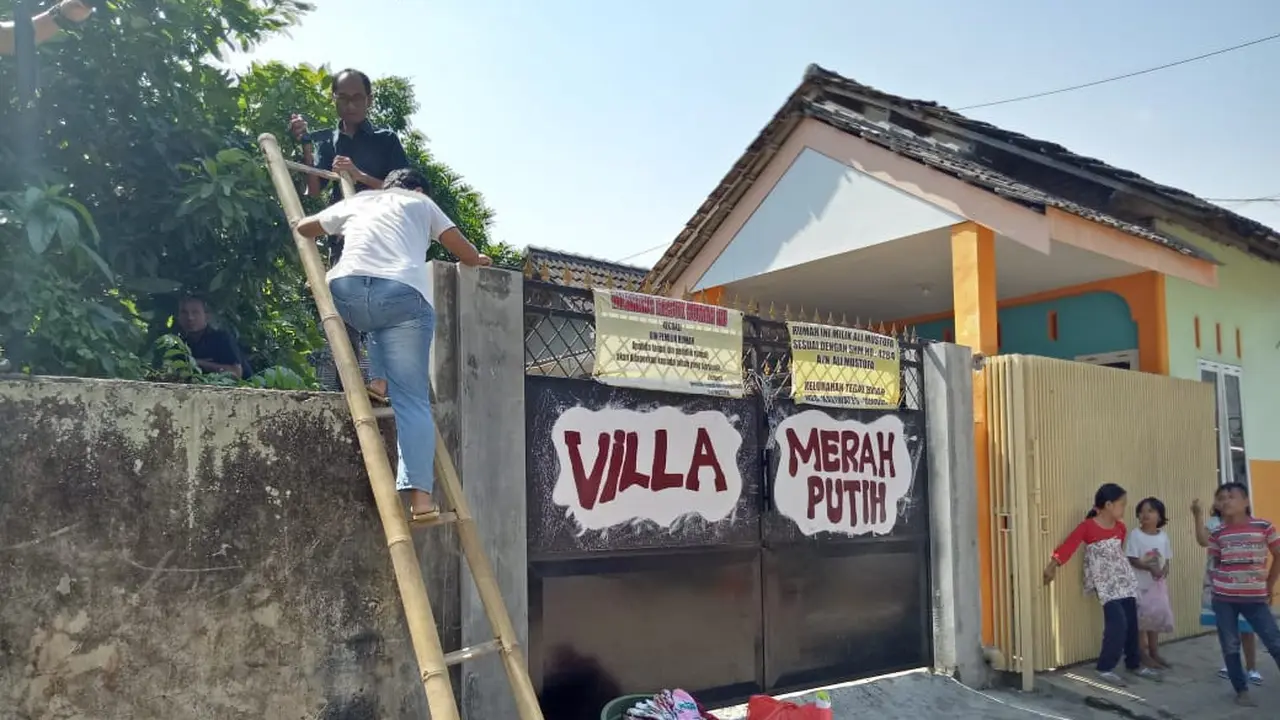 Konflik tetangga di Jember, pintu masuk ditutup