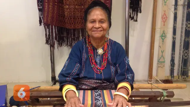Penenun Tenun Ikat Sikka