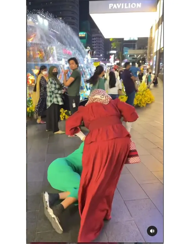 6 Potret Kocak Lucinta Luna saat Jumpa Dato Seri Vida di Malaysia, Bikin Heboh