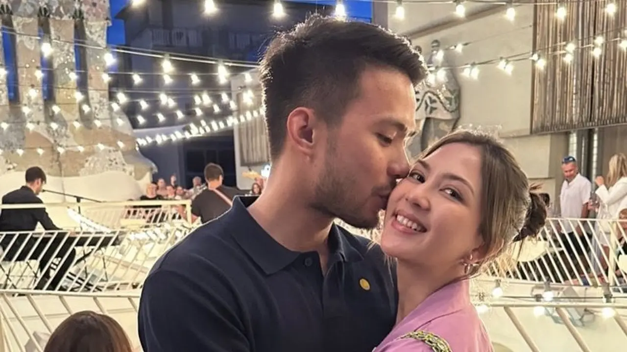 Penampilan Honeymoon Jessica Mila saat di Spanyol