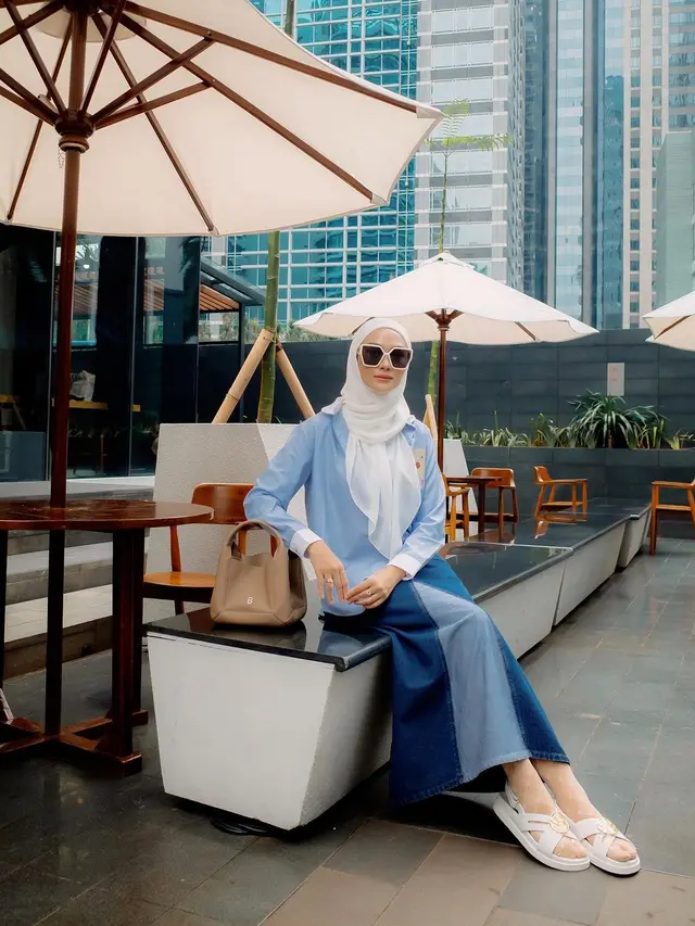 6 Gaya Berhijab Indah Nada Puspita yang Elegan Wajib Ditiru untuk Arisan Ramadan