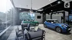 Desain interior di pada peresmian diler MINI Plaza MINI Senopati, Jakarta, Kamis (07/10/2021). Plaza MINI Senopati hadir dengan konsep city sales outlet, communal space dan lini produk terbaru dari MINI dan juga MINI Lifestyle Collection berdesain urban modern khas MINI. (Liputan6.com/HO/MINI) 