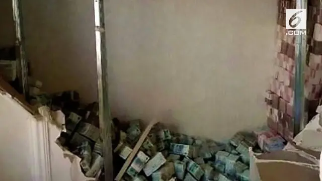 Beredar video  yang memperlihatkan tumpukan uang puluhan miliar tersembunyi di balik dinding sebuah apartemen.