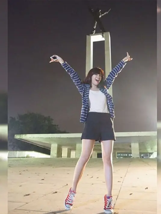 Film produksi K2K Pictures ini memasang tagline "Menara yang selama ini dibicarakan...". Seperti diketahui bersama, Menara Saidah memang memiliki struktur bangunan yang bernuansa khas Romawi. (Via Instagram/@anisarahma_12)