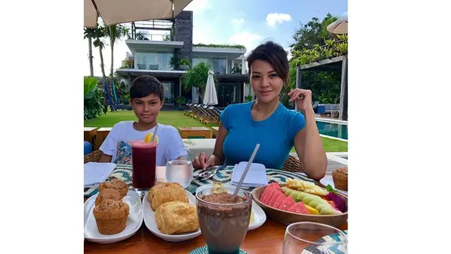 6  Potret Farah Quinn Tanpa Makeup, Awet Muda di Usia 40 Tahun
