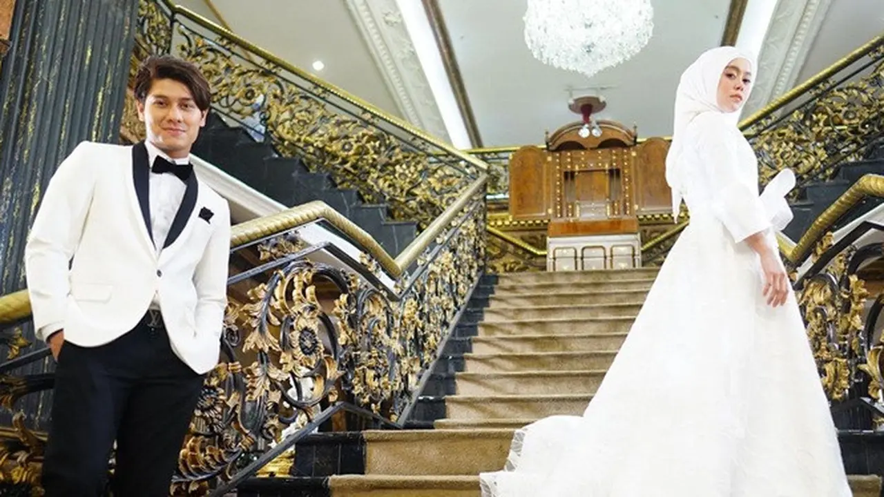 7 Gaya Pemotretan Rizky Billar dan Lesty Kejora Ini Curi Perhatian, Prewedding?