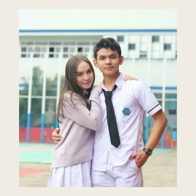 Main Series Bareng, Ini 6 Potret Kebersamaan Elina Joerg dengan Alzio Faaz
