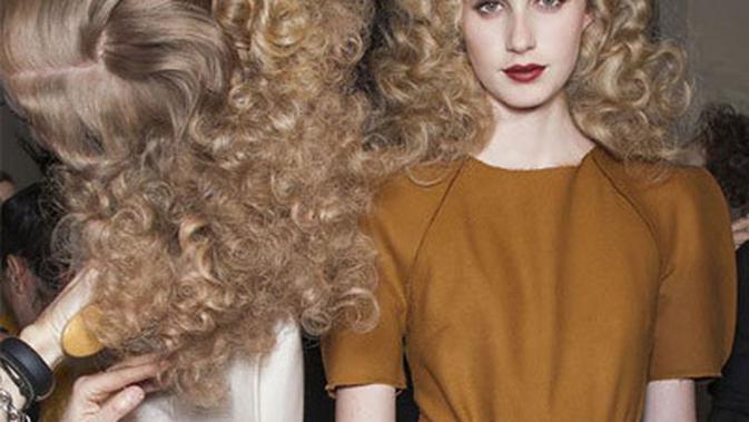 One For All Cara  Membuat  Rambut  Ikal dengan  Curling Iron 