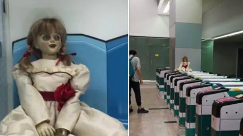 Annabelle, boneka dari film horror yang digunakan di perusahaan MRT Malaysia dan LRT RapidKL. (Facebook/RapidKL)