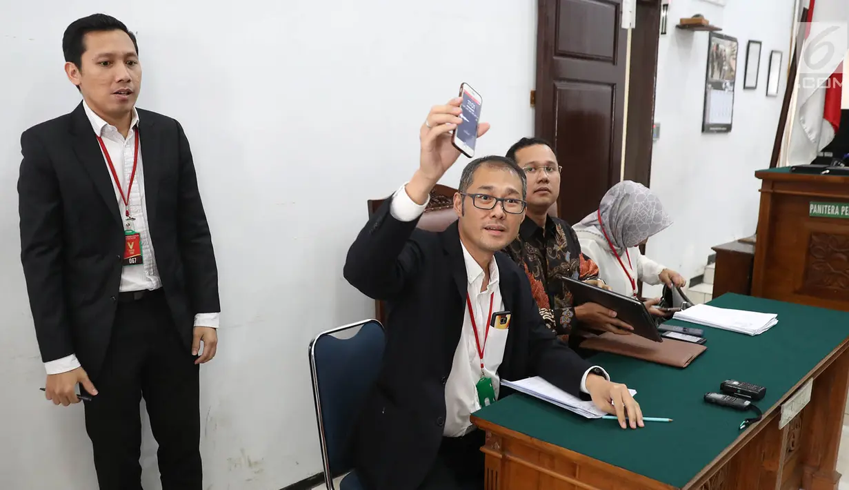 Perwakilan JPU saat sidang praperadilan pemilik kapal pesiar mewah Equanimity, Equanimity Cayman terhadap Bareskrim Polri di PN Jakarta Selatan, Senin (9/4). Pemohon menggugat keabsahan penyitaan oleh Bareskrim Polri. (Liputan6.com/Immanuel Antonius)