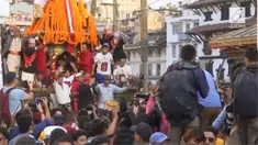 Menandai berakhirnya musim hujan, warga Nepal menggelar Festival Indra Jatra.