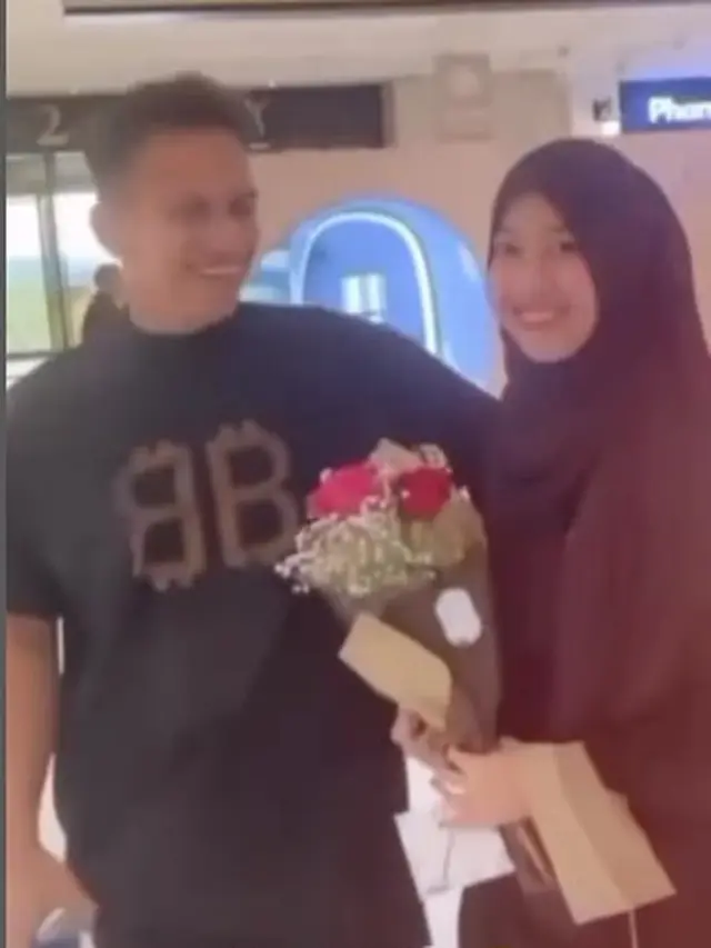 8 Potret Adiba Khanza Susul Egy Maulana ke Qatar Ini Curi Perhatian