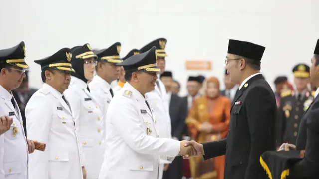 Gubernur Jawa Barat Ridwan Kamil melantik Wali Kota Bandung Oded M Danial