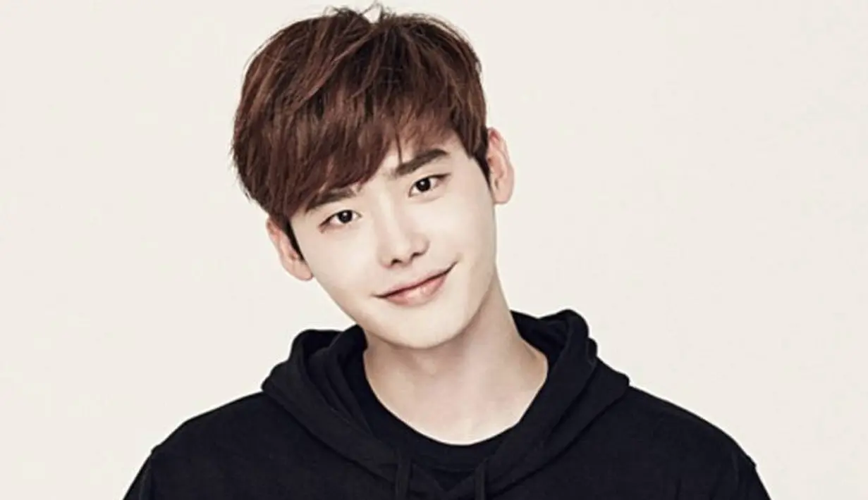 Siapa yang menyangka jika Lee Jong Suk adalah seorang introvert. Ia mengaku jika gugup, jantungnya akan berdegup kencang dan wajahnya memerah. (Foto: allkpop.com)