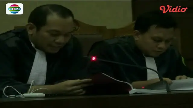 Mantan Menteri Kesehatan Siti Fadilah dituntut 6 tahun penjara terkait kasus pengadaan alat di Departemen Kesehatan.