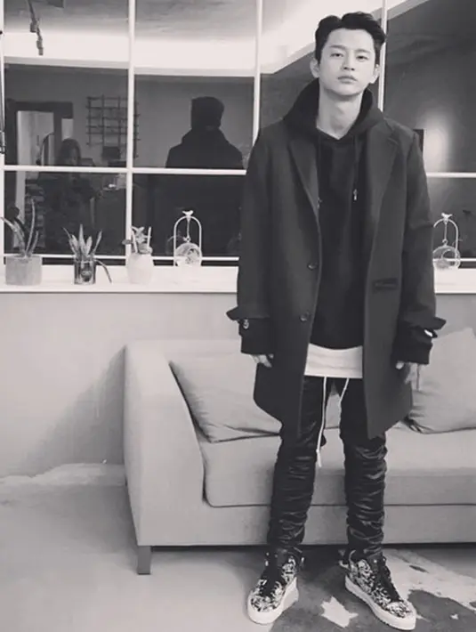 “Sebagai aktor, aku sangat ingin menjadi tentara aktif dan memenuhi tugas militerku. Namun, pihak rumah sakit mengatakan aku kurang mampu melakukannya. Tak bisa melakukan apapun dan memintaku keluar,” ungkap Seo In Guk. (Instagram/seo_cccc)