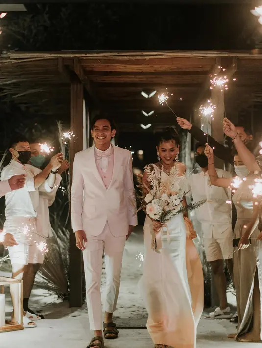 Adipati Dolken dan Canti Tachril (Instagram/adipati)