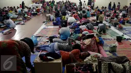 Suasana tempat pengungsian letusan Gunung Sinabung di Desa Batu Karang, Kecamatan Payung, Kabupaten Karo, Medan, Sabtu (4/7/2015). Sebanyak 1254 jiwa dari Desa Gursinayan sudah mengungsi selama 1 bulan . (Liputan6.com/JohanTallo)