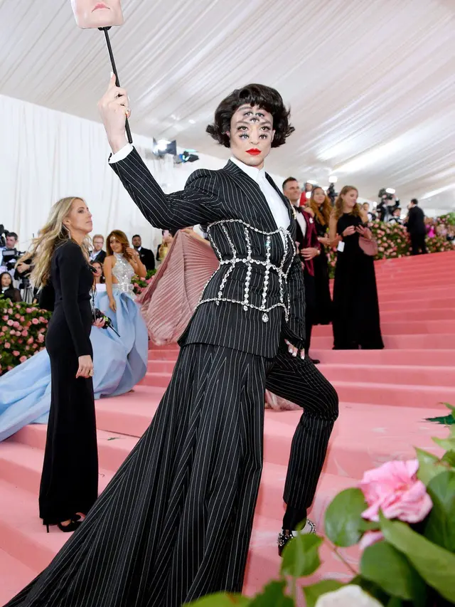 Adu Gaya Penampilan Seleb Hollywood di Met Gala 2019