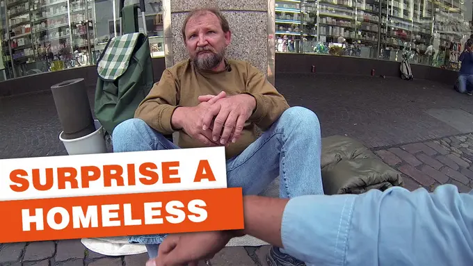 Video: Ini Dia Cara Terbaik Membantu Para Gelandangan
