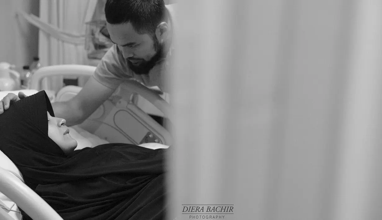 Pasangan yang sebelumnya telah dikaruniai dua orang anak itu memberikan nama anak ketiga, Cut Shafiyyah Mecca Al-Fatih. Lantas apa arti nama anak ketiga pasangan ini? (instagram/dierabachir)