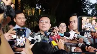 Ketua DPP Partai Gerindra Sufmi Dasco Ahmad menyampaikan keterangan pers terkait pemanggilan sejumlah tokoh untuk menjadi calon menteri kabinet Prabowo Subianto-Gibran Rakabuming Raka. (Liputam6.com/Ady Anugrahadi)