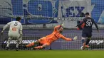 Penyerang Paris Saint-Germain (PSG) Lionel Messi mencetak gol kedua timnya ke gawang Marseille dalam laga pekan ke-25 Liga Prancis 2022-2023, di Stadion Velodrome pada Senin (27/2/2023) dini hari WIB. PSG tampil perkasa untuk membekuk Marseille dengan skor telak 3-0.  (AP Photo/Daniel Cole)