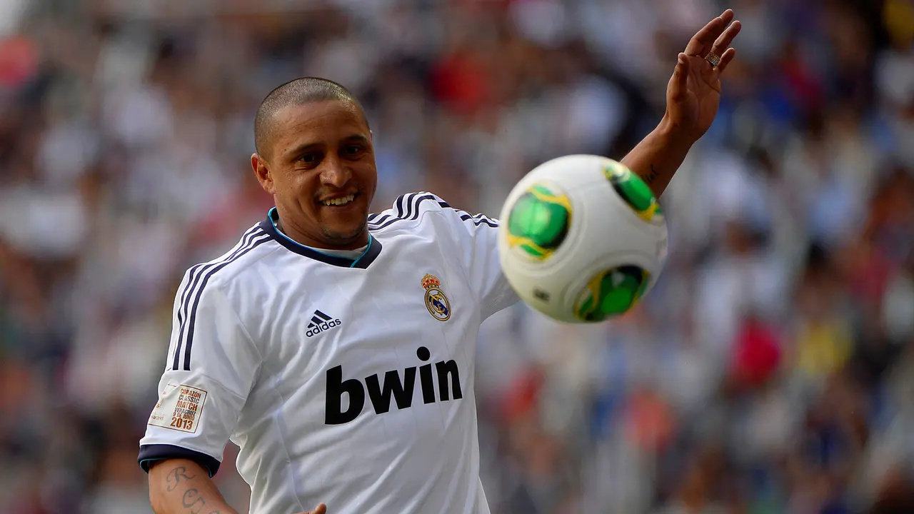 Roberto Carlos Nyaris Gabung Chelsea