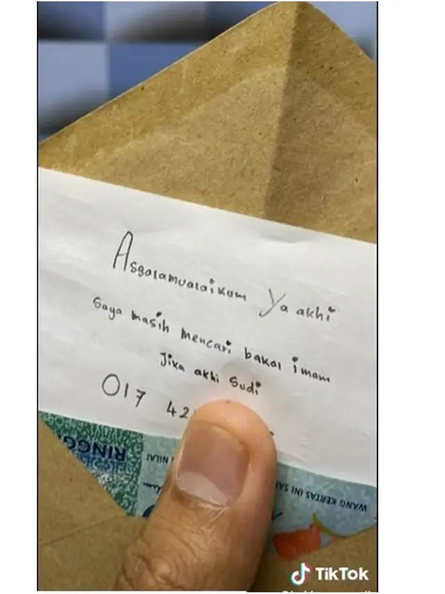 Jadi Imam Sholat Tarawih, Pria Ini Dapat Surat Rahasia Berisi Ajakan Nikah