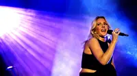 Apapun dapat terjadi ketika tampil secara live, begitu pula dengan kejadian yang menimpa Ellie Goulding tersebut. (AFP/Bintang.com)