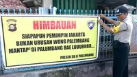 Spanduk himbauan yang dipasang di 14 sudut kota Palembang (lLiputan6.com/Nefri Inge)