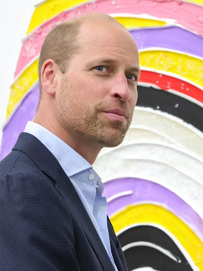 Pesona Jenggot Pangeran William Saat Kembali Bekerja Selepas Liburan Musim Panas