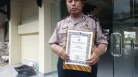 Hadiah itu merupakan penghargaan kedua yang diterima polisi penembak penyerang Gereja Santa Lidwina di Sleman Yogyakarta. Atasannya menyiapkan kejutan lain. (Liputan6.com/Yanuar H)