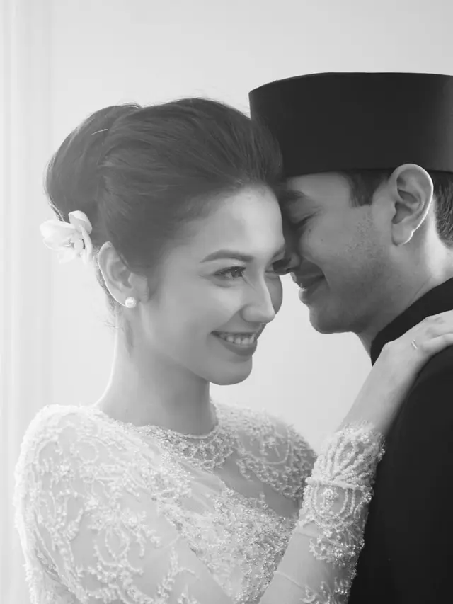 Umumkan Menikah, Ini 5 Potret Detail Makeup Velove Vexia di Hari Pernikahan
