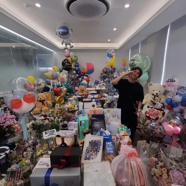 Tumpukan kado untuk Lee Min Ho.  (Instagram/ actorleeminho)