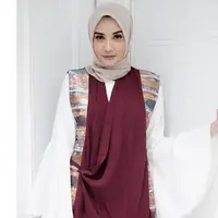 Zaskia Sungkar, artis cantik penuh talenta  ini terus mengembangkan kariernya. Tak hanya di dunia entertain, Zaskia juga terus berkreasi dalam urusan bisnisnya di bidang fashion. (Instagram/zaskiasungkar15)