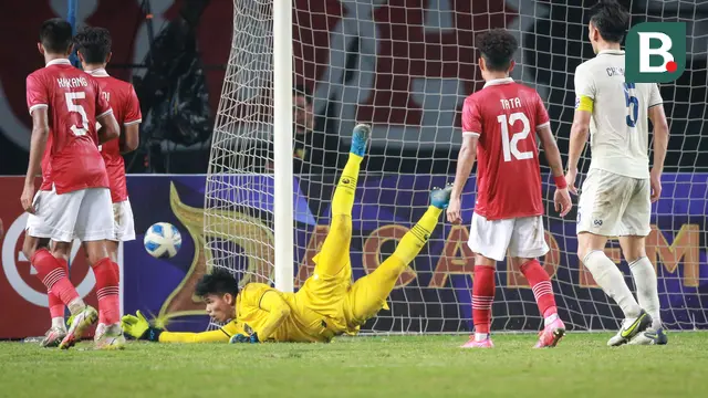 Foto: Aksi Heroik Cahya Supriadi Saat Selamatkan Gawang Timnas Indonesia U-19 dari Gempuran Thailand di Piala AFF U-19