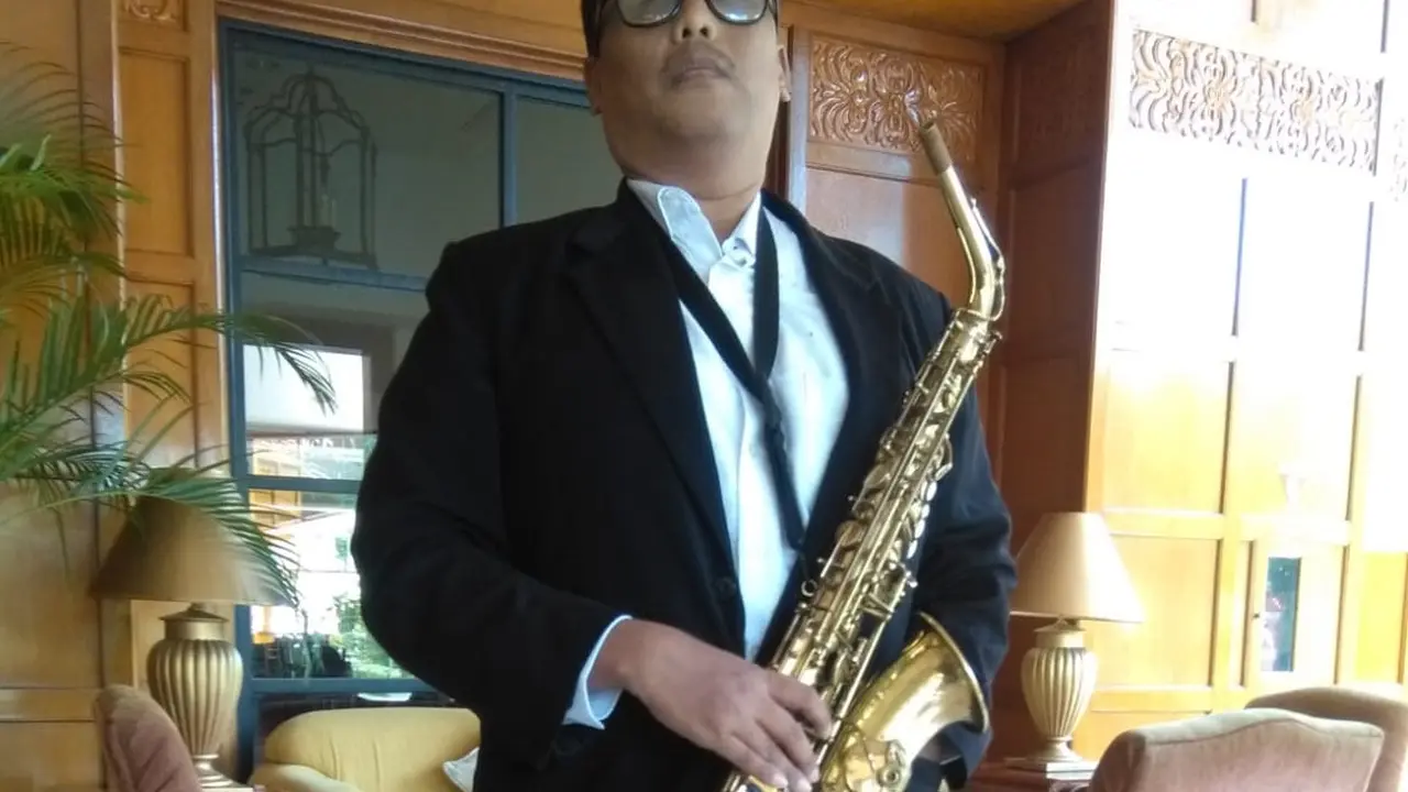 Andi Iwan, penyandang disabilitas netra yang mahir bermain musik