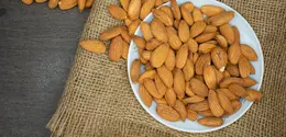 4 Alasan Kacang Almond Baik untuk Tubuh./copyright. pexels/