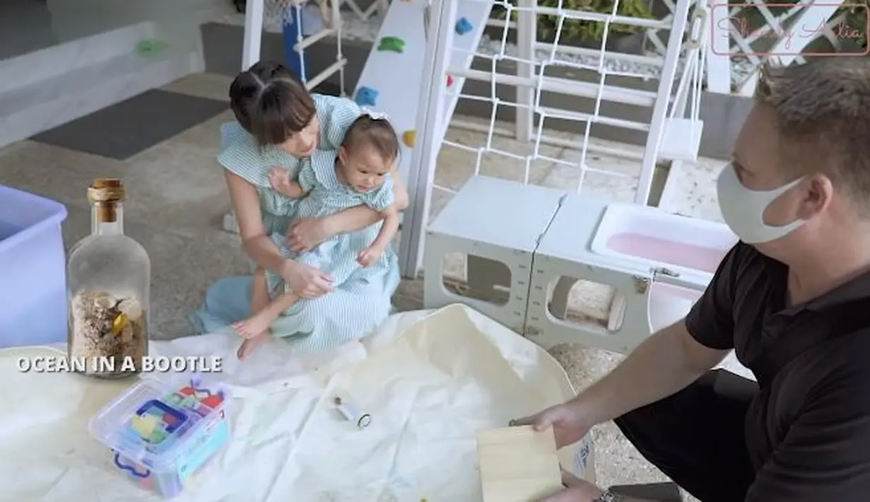 "Aku khawatir ya, apalagi Claire ini masih 18 bulan," ucap Shandy Aulia di kanal YaouTubenya, Shandy Aulia, baru-baru ini. (YouTube/Shandy Aulia)