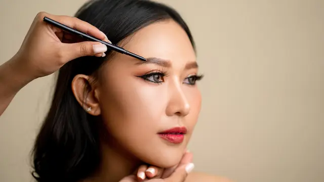 Bingung Memilih Alis yang Sesuai Warna Kulit Kamu? Ini Dia Tipsnya!