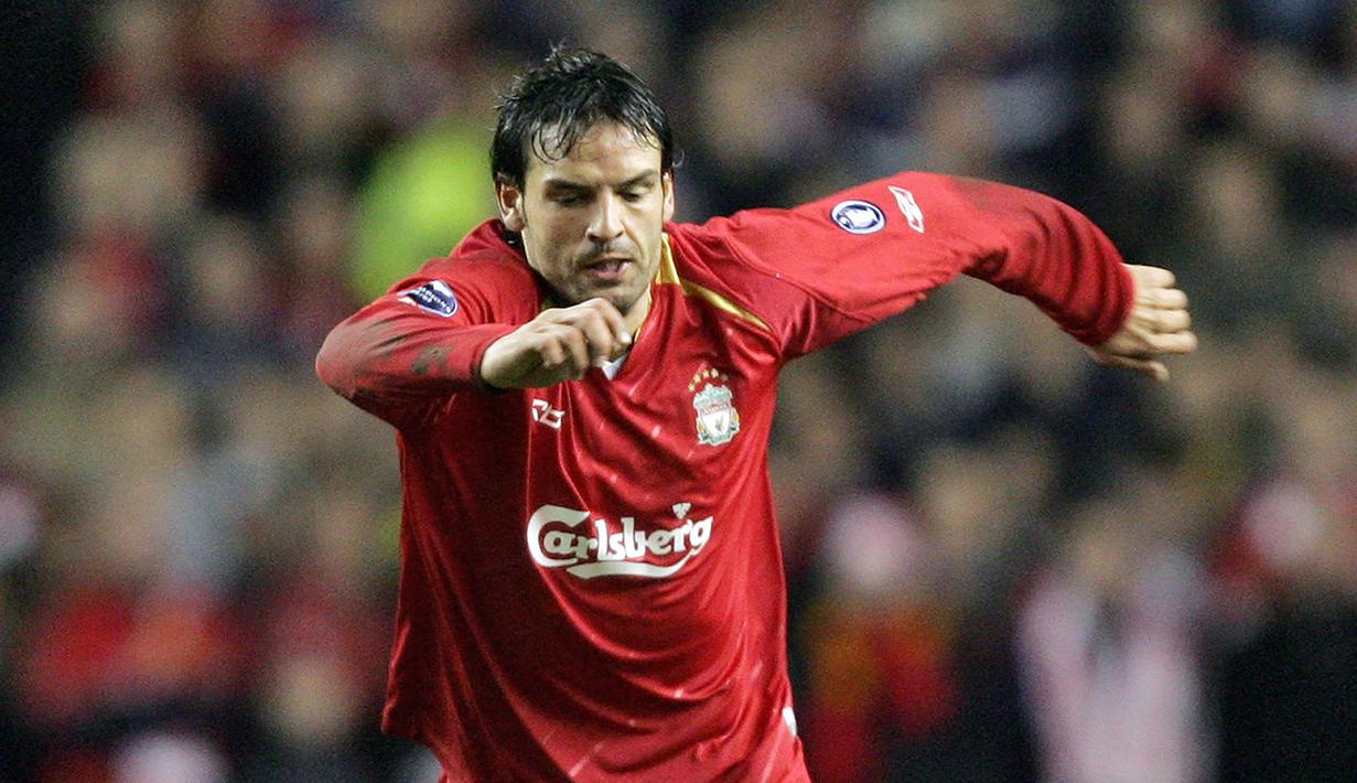 Fernando Morientes - Morientes merupakan salah satu pemain dengan reputasi gol hebat di Real Madrid, tetapi penampilannya justru meredup saat berseragam Liverpool. Morientes hanya mencetak 12 gol selama di Anfield. (AFP/Andrew Yates)