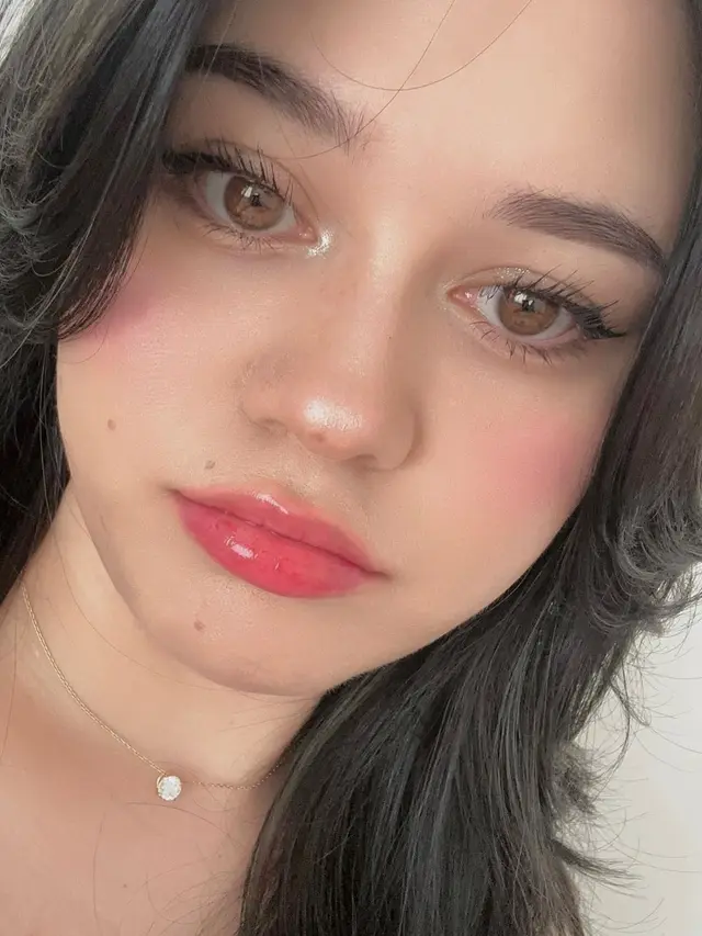 Tampil Glowing dengan Highlighter