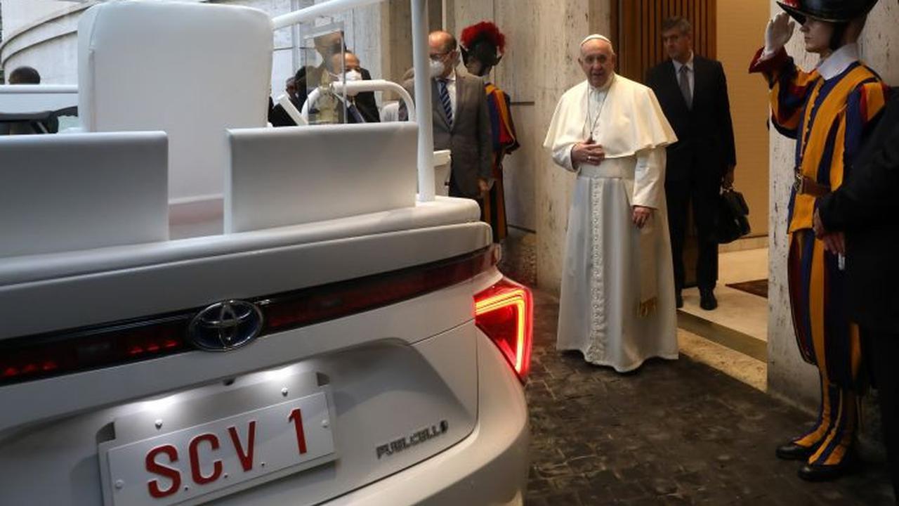 Mobil Hidrogen Toyota Jadi Kendaraan Dinas Paus Fransiscus (Carscoops)