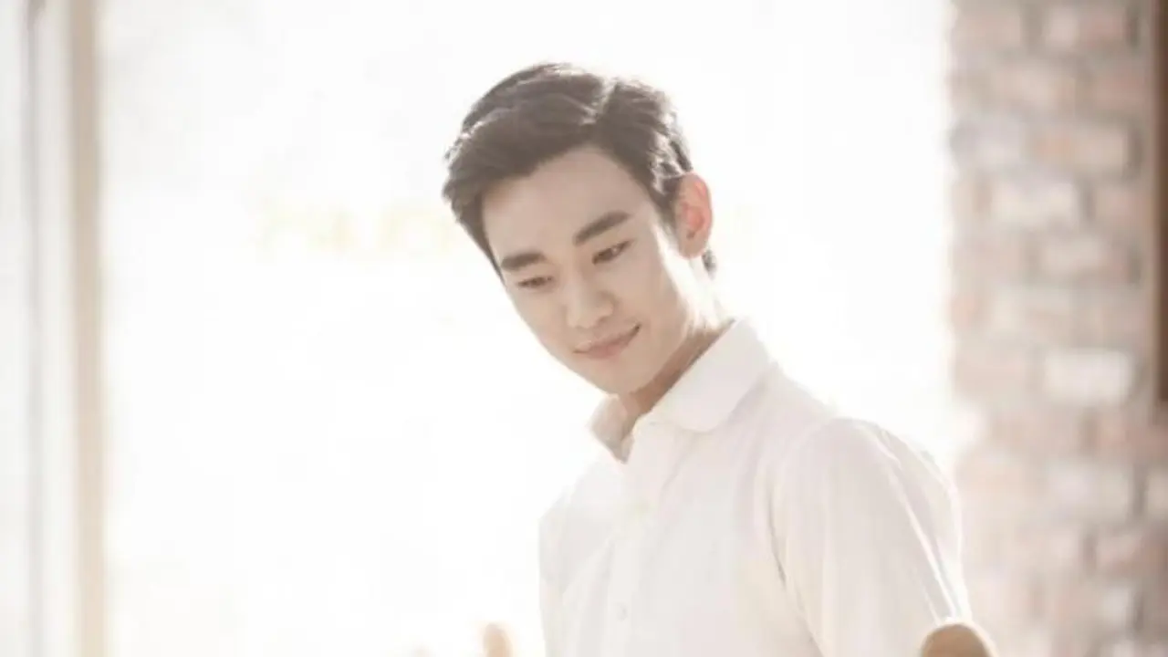 Tampilkan Peran Berbeda, Kim Soo Hyun Senang Main di Producer