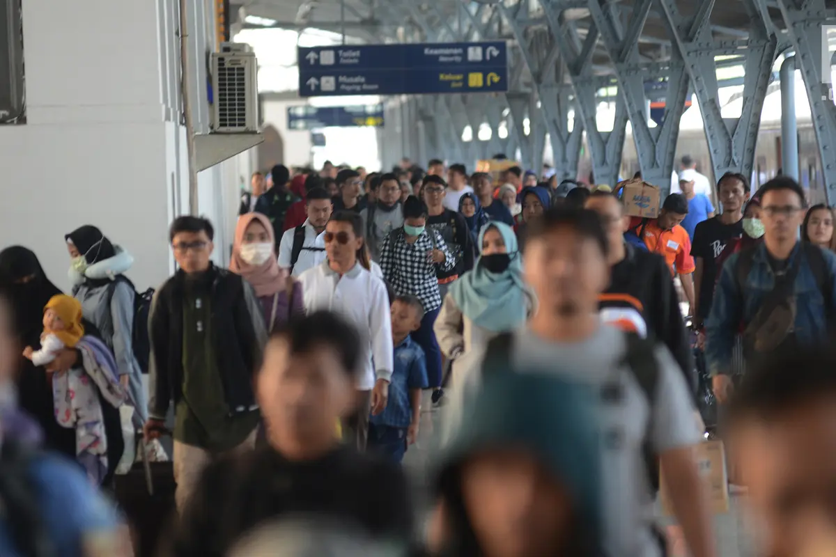 Arus Balik di Stasiun Pasar Senen