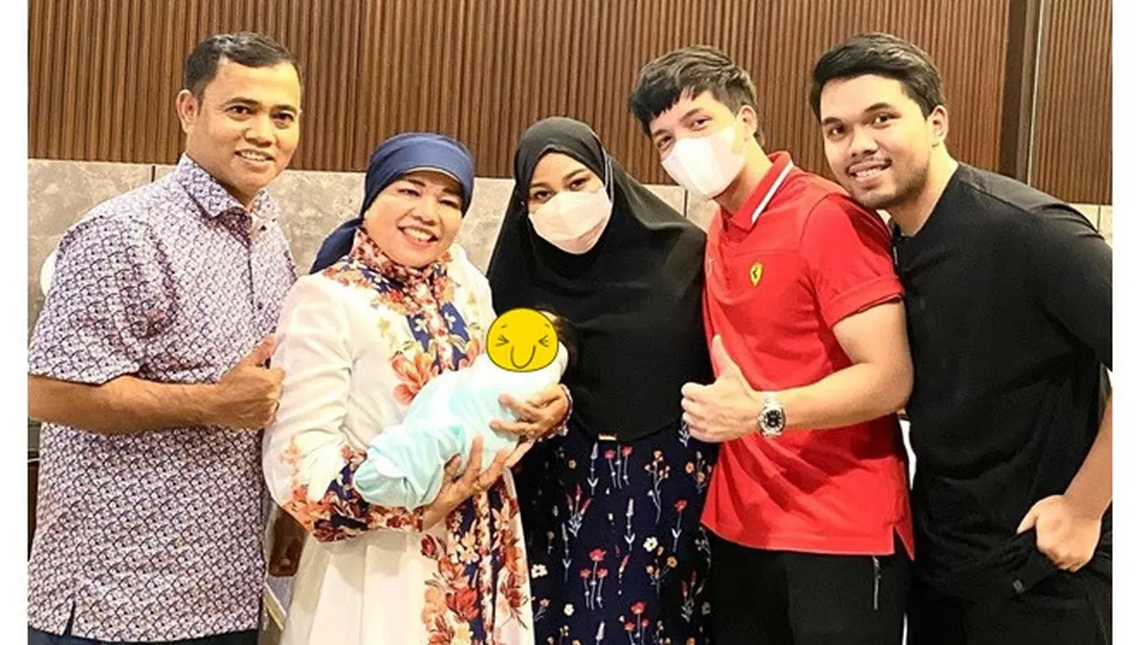 6 Potret Haji Faisal Jenguk Baby Ameena, Bak Keluarga Sendiri