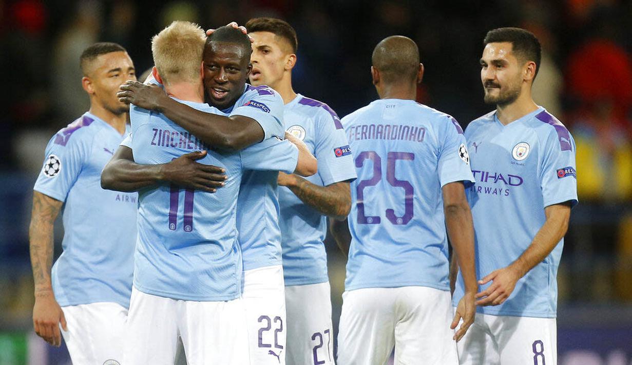 Pemain Manchester City merayakan kemenangan atas FC Shakhtar Donetsk pada laga Liga Champions di Stadion Metalist, Rabu (18/9/2019). Manchester City menang 3-0 atas FC Shakhtar Donetsk. (AP/Efrem Lukatsky)