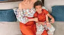 "Iya yang senang itu ya mereka, tapi nggak tahu deh sekarang mamanya jadi lebih senang dari mereka. Buat seru-seruan aja meramaikan #MomsofTikTok. Saya lagi senang menghibur diri," ujar Cathy Sharon kepada awak media, Kamis (28/5/2020) malam. (Instagram/cathysharon)