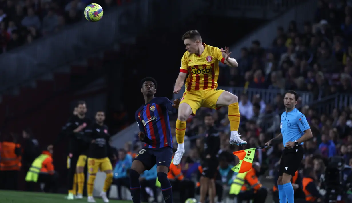Barcelona mendominasi permainan dan menciptakan sederet peluang berbahaya. (AP Photo/Joan Monfort)